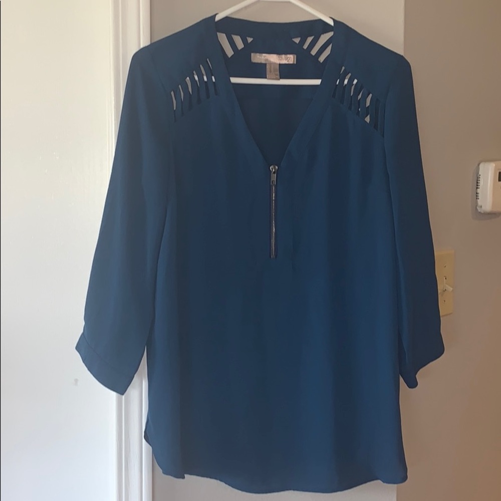 NWOT- Fashionable zip-front cut-out top